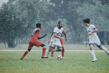 欧冠四强出炉：巴黎4-0横扫利物浦，巴萨遭逆转出局｜米乐体育官方网站（配图示意）